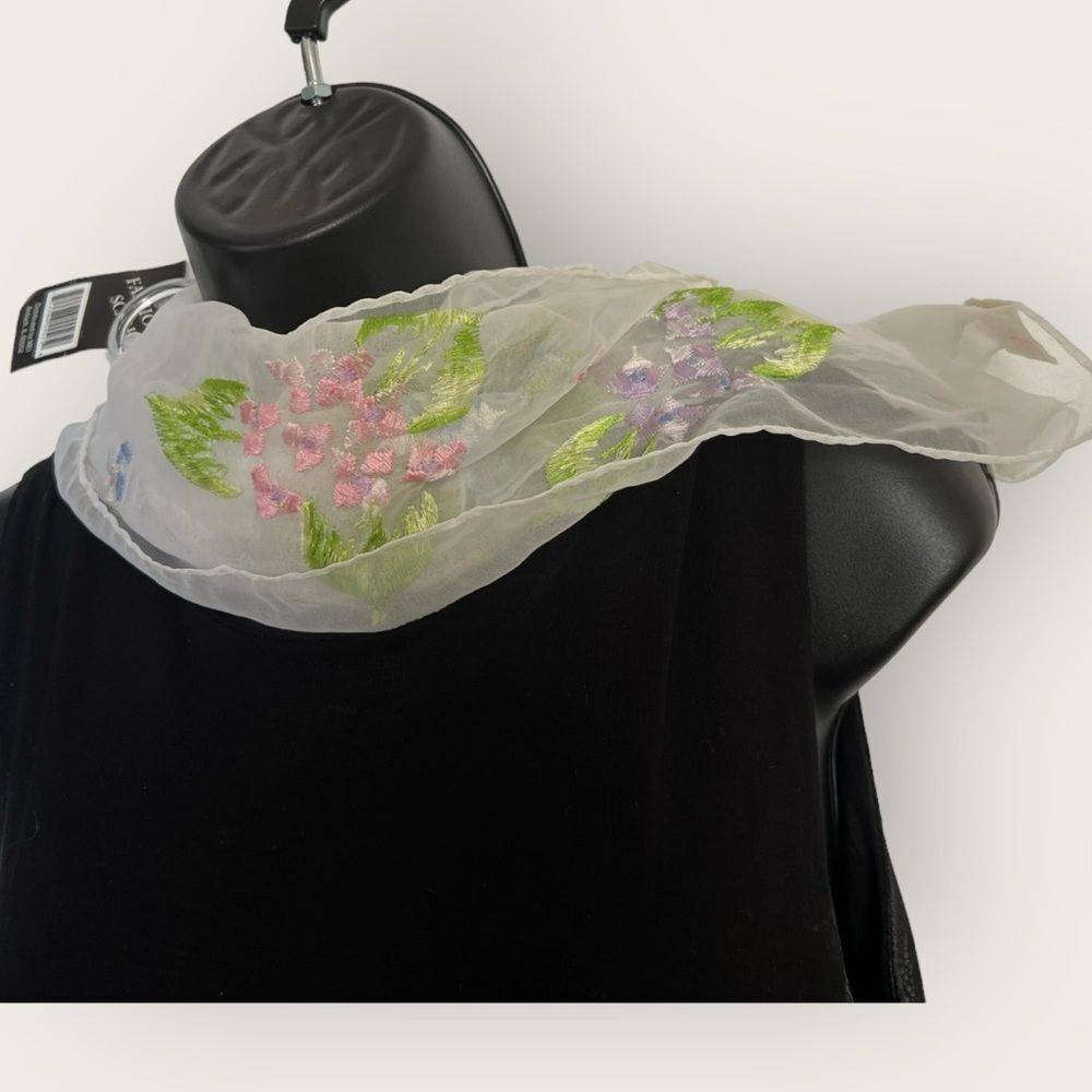 White embroidered flowers scarf, NWT